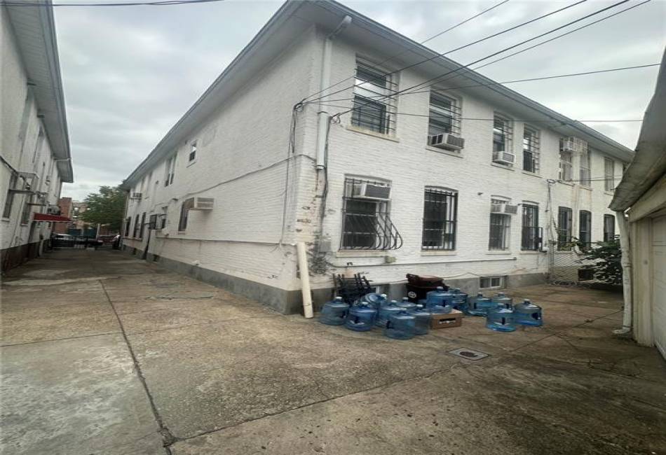860 44th Street, Brooklyn, New York 11220, 8 Bedrooms Bedrooms, ,4 BathroomsBathrooms,Residential,For Sale,44th,486491