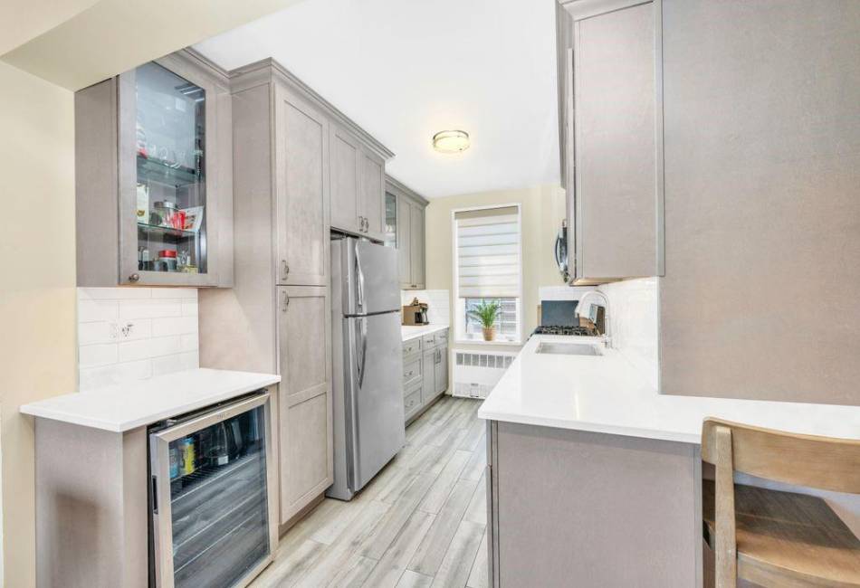 9201 Shore Road, Brooklyn, New York 11209, 3 Bedrooms Bedrooms, ,2 BathroomsBathrooms,Residential,For Sale,Shore,486389