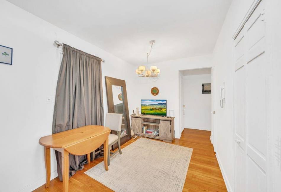 9201 Shore Road, Brooklyn, New York 11209, 3 Bedrooms Bedrooms, ,2 BathroomsBathrooms,Residential,For Sale,Shore,486389