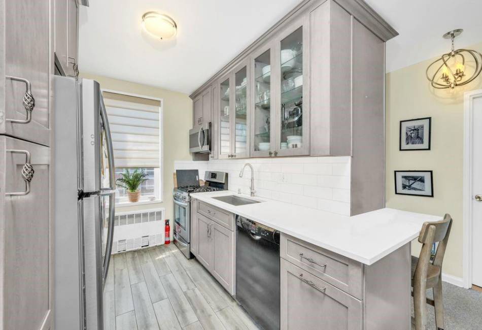 9201 Shore Road, Brooklyn, New York 11209, 3 Bedrooms Bedrooms, ,2 BathroomsBathrooms,Residential,For Sale,Shore,486389