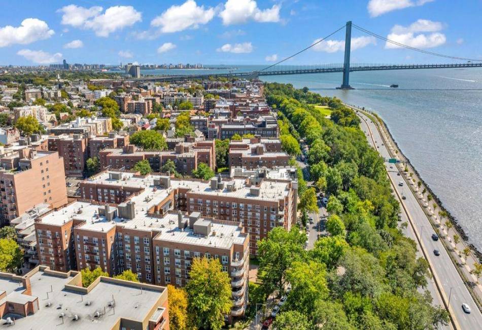 9201 Shore Road, Brooklyn, New York 11209, 3 Bedrooms Bedrooms, ,2 BathroomsBathrooms,Residential,For Sale,Shore,486389