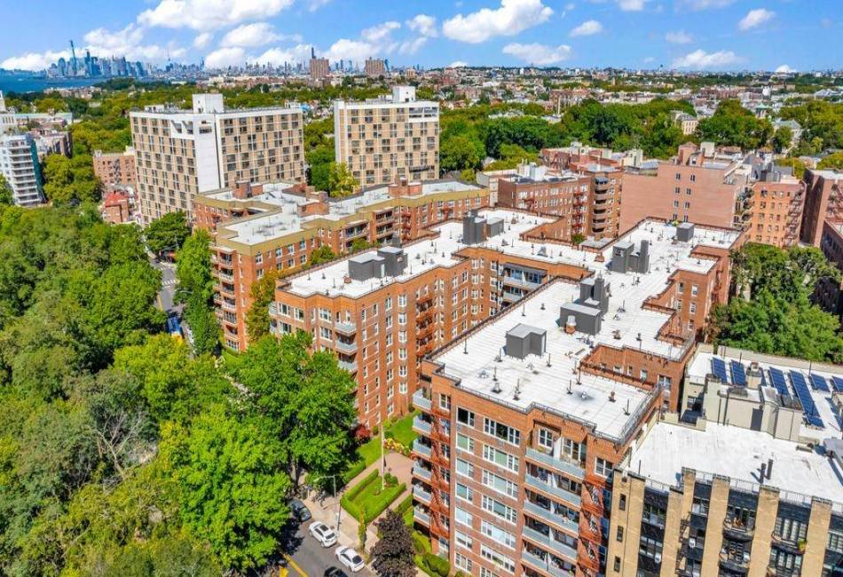9201 Shore Road, Brooklyn, New York 11209, 3 Bedrooms Bedrooms, ,2 BathroomsBathrooms,Residential,For Sale,Shore,486389