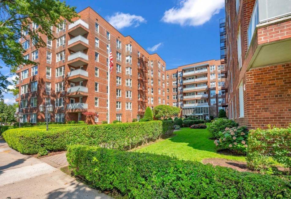 9201 Shore Road, Brooklyn, New York 11209, 3 Bedrooms Bedrooms, ,2 BathroomsBathrooms,Residential,For Sale,Shore,486389