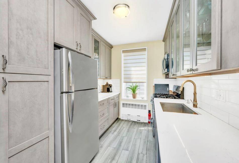 9201 Shore Road, Brooklyn, New York 11209, 3 Bedrooms Bedrooms, ,2 BathroomsBathrooms,Residential,For Sale,Shore,486389