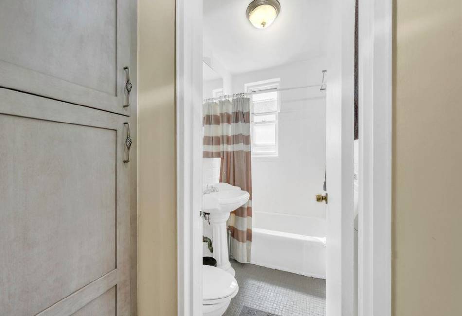 9201 Shore Road, Brooklyn, New York 11209, 3 Bedrooms Bedrooms, ,2 BathroomsBathrooms,Residential,For Sale,Shore,486389