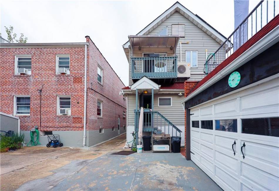 2467 12th Street, Brooklyn, New York 11235, 6 Bedrooms Bedrooms, ,5 BathroomsBathrooms,Residential,For Sale,12th,486513