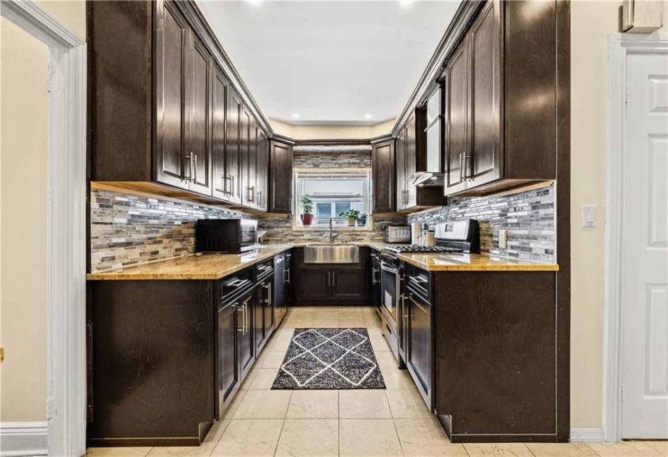 949 78th Street, Brooklyn, New York 11228, 7 Bedrooms Bedrooms, ,3 BathroomsBathrooms,Residential,For Sale,78th,486478