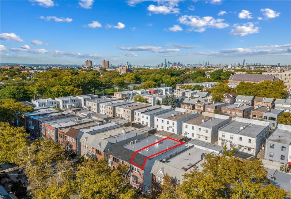 949 78th Street, Brooklyn, New York 11228, 7 Bedrooms Bedrooms, ,3 BathroomsBathrooms,Residential,For Sale,78th,486478
