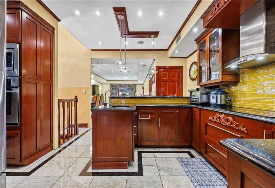 949 78th Street, Brooklyn, New York 11228, 7 Bedrooms Bedrooms, ,3 BathroomsBathrooms,Residential,For Sale,78th,486478