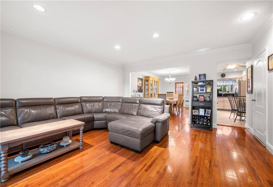 8211 10th Avenue, Brooklyn, New York 11228, 4 Bedrooms Bedrooms, ,3 BathroomsBathrooms,Residential,For Sale,10th,486520