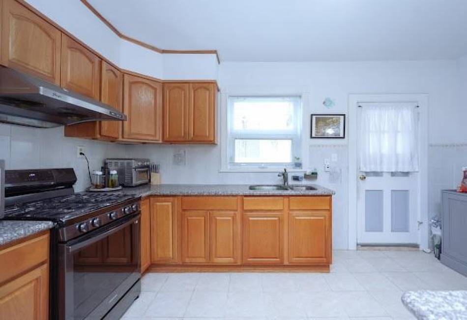 6806 Vista Place, Brooklyn, New York 11220, 3 Bedrooms Bedrooms, ,2 BathroomsBathrooms,Residential,For Sale,Vista,486547