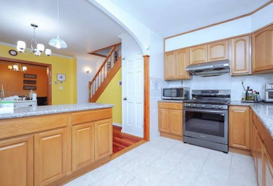 6806 Vista Place, Brooklyn, New York 11220, 3 Bedrooms Bedrooms, ,2 BathroomsBathrooms,Residential,For Sale,Vista,486547