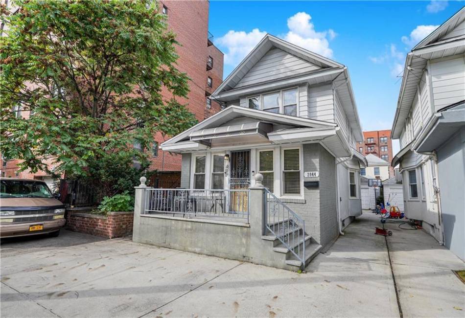 2044 19th Street, Brooklyn, New York 11229, 3 Bedrooms Bedrooms, ,3 BathroomsBathrooms,Residential,For Sale,19th,486555