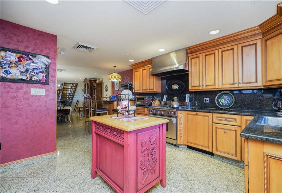 59-25 69th Lane, Queens, New York 11378, 3 Bedrooms Bedrooms, ,4 BathroomsBathrooms,Residential,For Sale,69th,486567