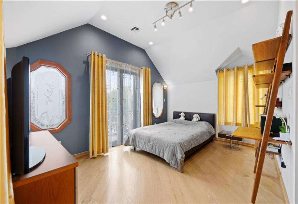 164 Oxford Street, Brooklyn, New York 11235, 3 Bedrooms Bedrooms, ,4 BathroomsBathrooms,Residential,For Sale,Oxford,486583