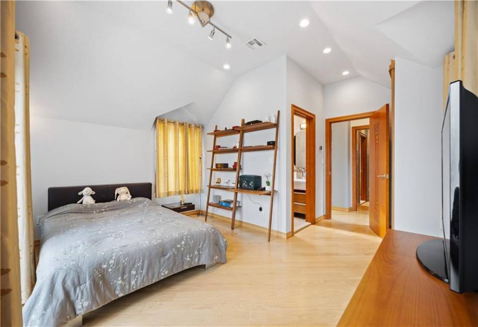 164 Oxford Street, Brooklyn, New York 11235, 3 Bedrooms Bedrooms, ,4 BathroomsBathrooms,Residential,For Sale,Oxford,486583