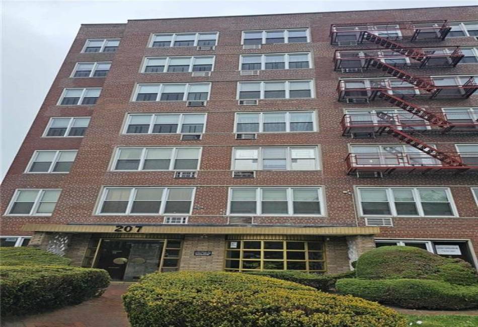 207 Ocean Parkway, Brooklyn, New York 11218, 1 Bedroom Bedrooms, ,1 BathroomBathrooms,Residential,For Sale,Ocean,486620