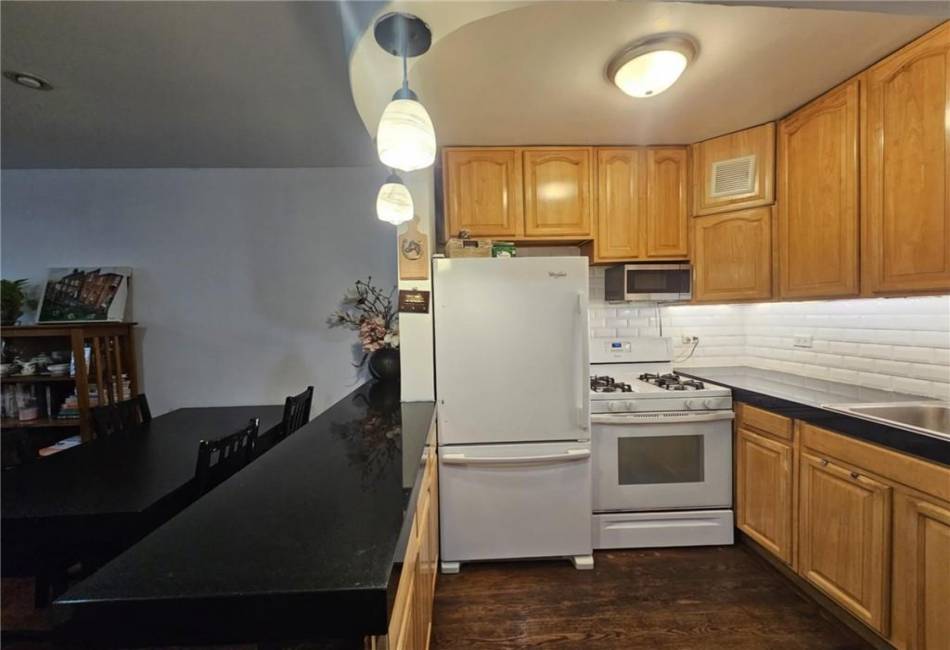 207 Ocean Parkway, Brooklyn, New York 11218, 1 Bedroom Bedrooms, ,1 BathroomBathrooms,Residential,For Sale,Ocean,486620