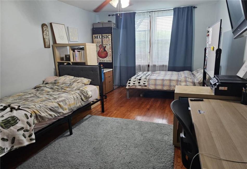 207 Ocean Parkway, Brooklyn, New York 11218, 1 Bedroom Bedrooms, ,1 BathroomBathrooms,Residential,For Sale,Ocean,486620