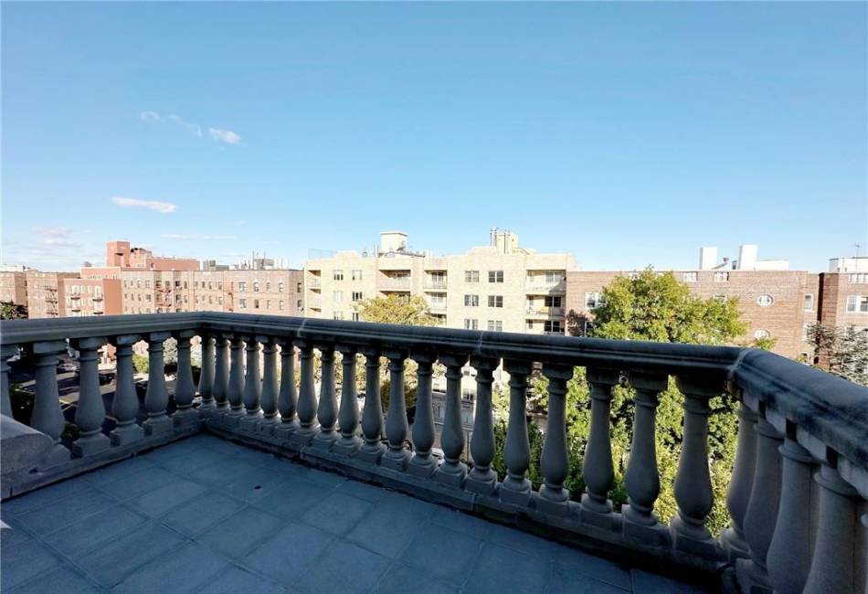 2424 Ocean Avenue, Brooklyn, New York 11229, 2 Bedrooms Bedrooms, ,2 BathroomsBathrooms,Residential,For Sale,Ocean,486626