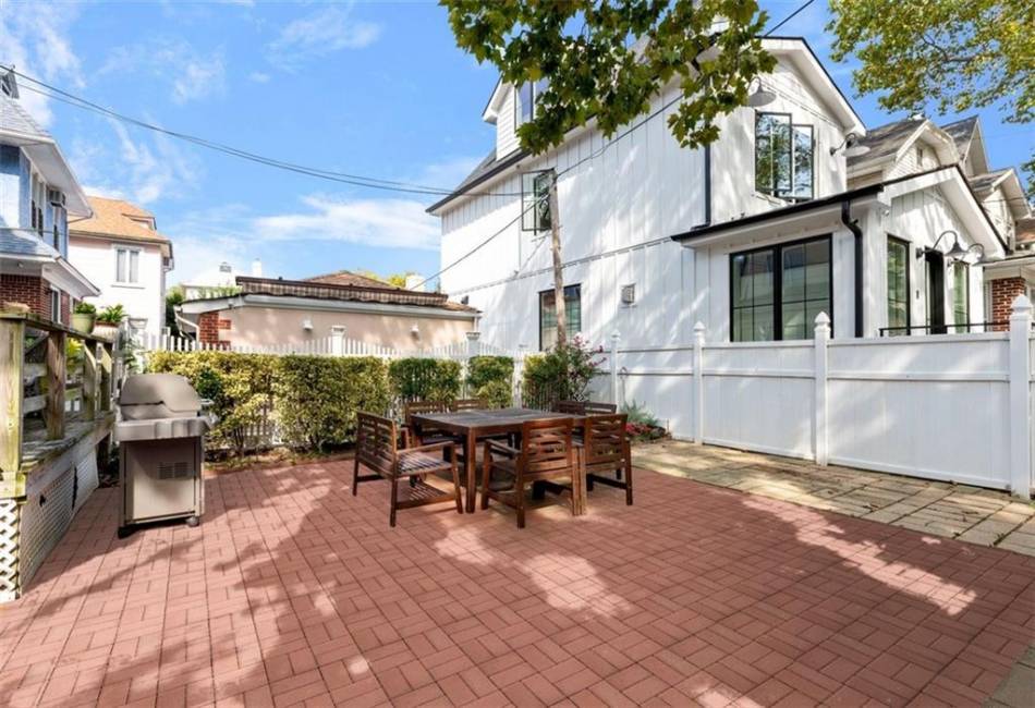 7523 Narrows Avenue, Brooklyn, New York 11209, 6 Bedrooms Bedrooms, ,3 BathroomsBathrooms,Residential,For Sale,Narrows,486479