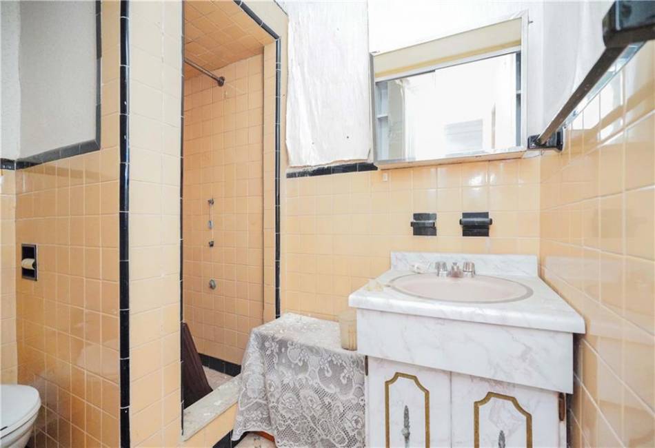 1122 39th Street, Brooklyn, New York 11218, 7 Bedrooms Bedrooms, ,3 BathroomsBathrooms,Residential,For Sale,39th,486653