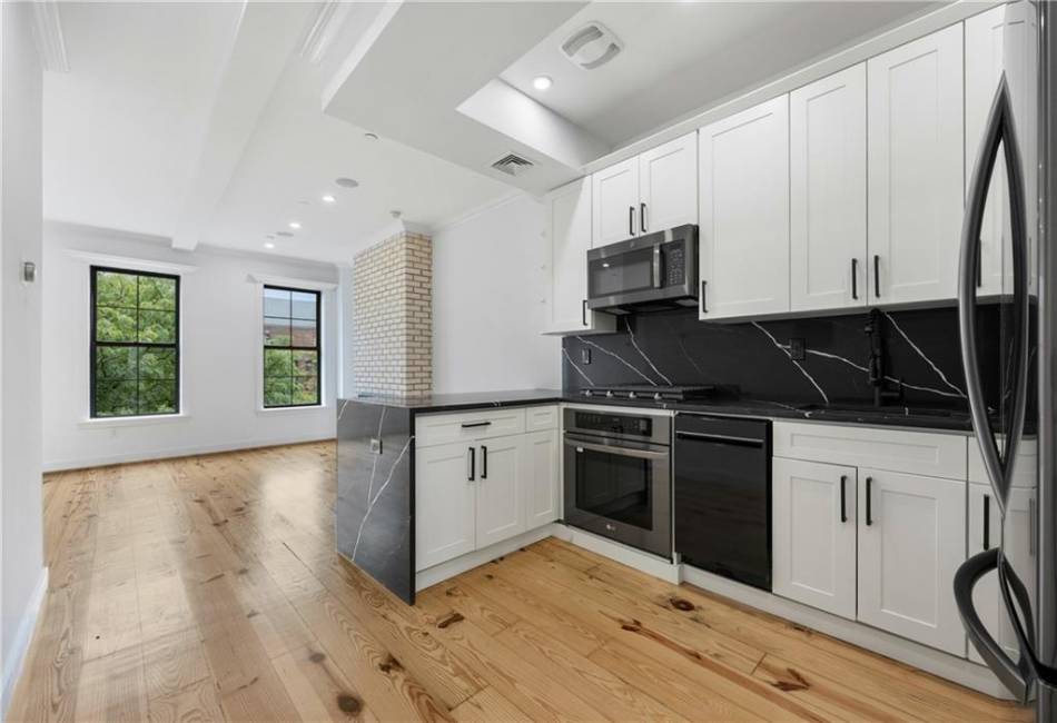 583 Putnam Avenue, Brooklyn, New York 11221, 3 Bedrooms Bedrooms, ,2 BathroomsBathrooms,Residential,For Sale,Putnam,486602