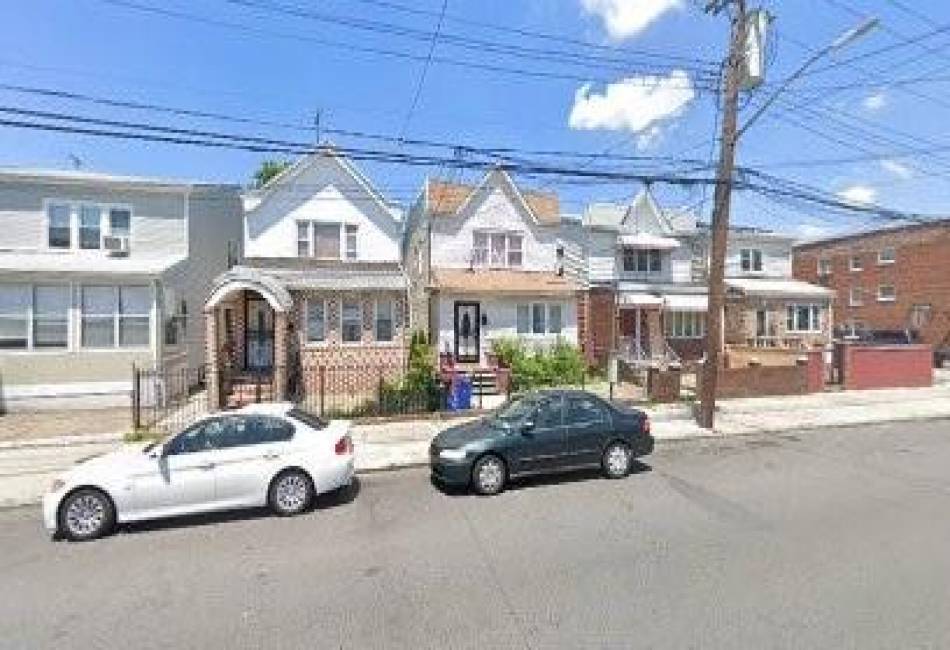 8717 Avenue L, Brooklyn, New York 11236, 6 Bedrooms Bedrooms, ,2 BathroomsBathrooms,Residential,For Sale,Avenue L,486718