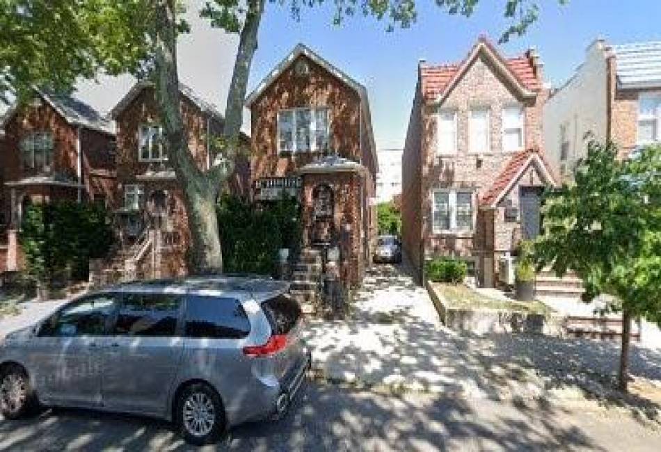 1539 29th Street, Brooklyn, New York 11229, 3 Bedrooms Bedrooms, ,2 BathroomsBathrooms,Residential,For Sale,29th,486722