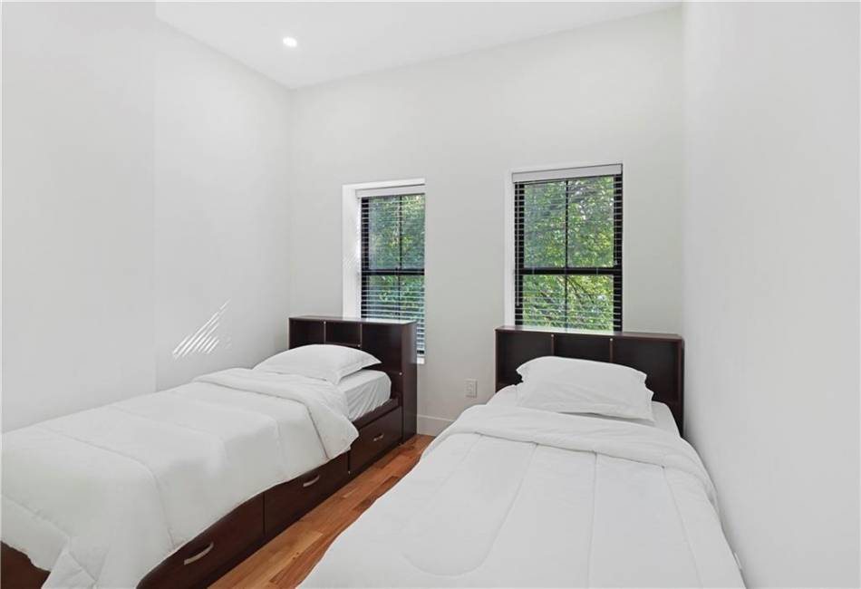 1390 Eastern Parkway, Brooklyn, New York 11233, 10 Bedrooms Bedrooms, ,8 BathroomsBathrooms,Residential,For Sale,Eastern,486728