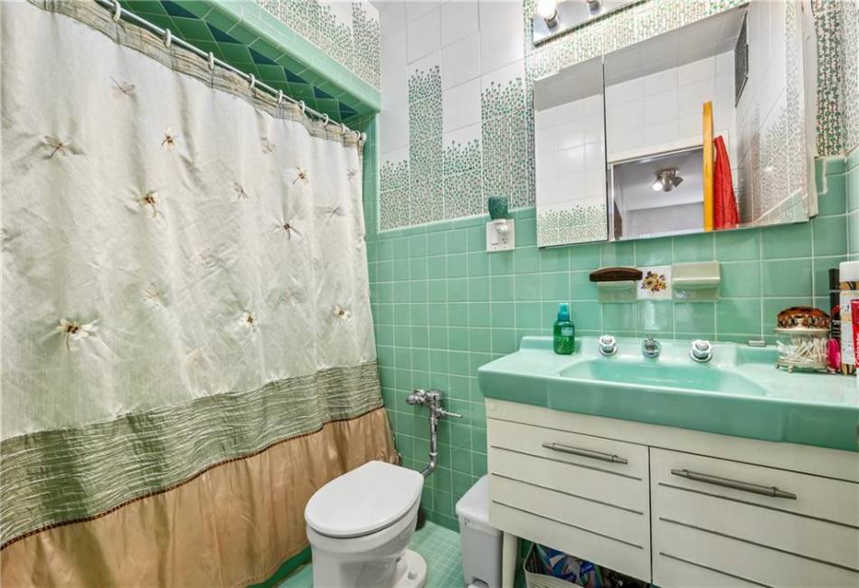 46 Bay 37th Street, Brooklyn, New York 11214, 9 Bedrooms Bedrooms, ,5 BathroomsBathrooms,Residential,For Sale,Bay 37th,486675