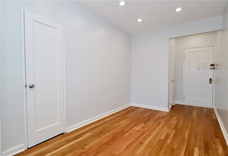 3025 Ocean Avenue, Brooklyn, New York 11235, 2 Bedrooms Bedrooms, ,1 BathroomBathrooms,Residential,For Sale,Ocean,486737