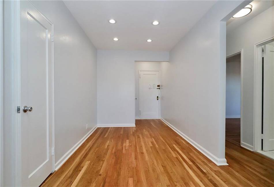 3025 Ocean Avenue, Brooklyn, New York 11235, 2 Bedrooms Bedrooms, ,1 BathroomBathrooms,Residential,For Sale,Ocean,486737