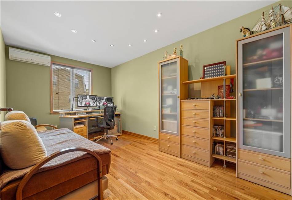 2643 24th Street, Brooklyn, New York 11235, 3 Bedrooms Bedrooms, ,3 BathroomsBathrooms,Residential,For Sale,24th,486746