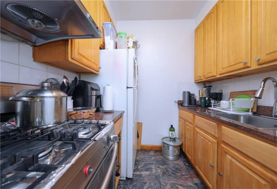 2265 7th Street, Brooklyn, New York 11223, 2 Bedrooms Bedrooms, ,2 BathroomsBathrooms,Residential,For Sale,7th,486749