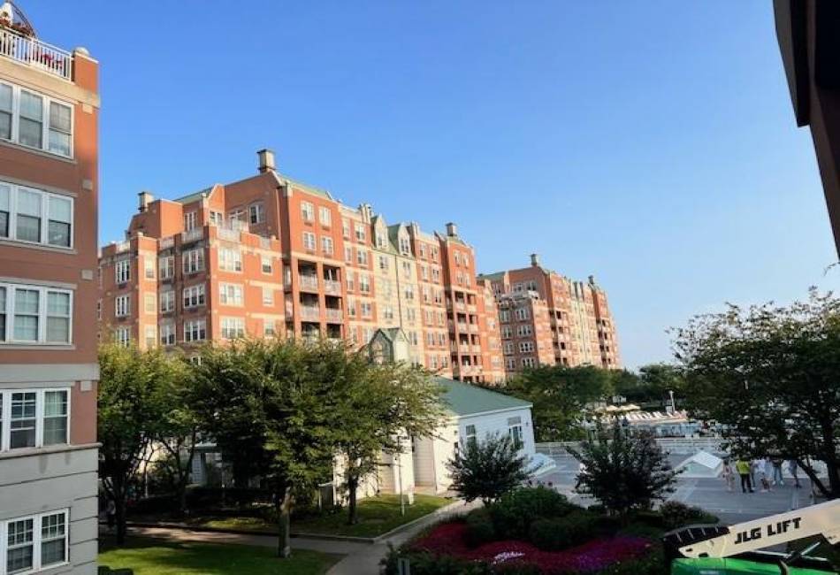 70 Oceana Drive West Drive, Brooklyn, New York 11235, 2 Bedrooms Bedrooms, ,2 BathroomsBathrooms,Residential,For Sale,Oceana Drive West,486769