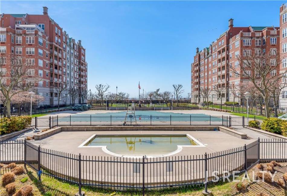 70 Oceana Drive West Drive, Brooklyn, New York 11235, 2 Bedrooms Bedrooms, ,2 BathroomsBathrooms,Residential,For Sale,Oceana Drive West,486769