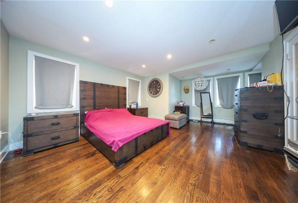 468 Avenue Y, Brooklyn, New York 11223, 9 Bedrooms Bedrooms, ,4 BathroomsBathrooms,Residential,For Sale,Avenue Y,486783