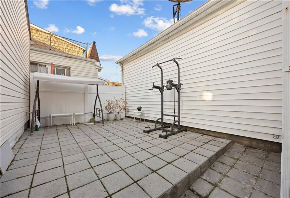 1105 Williams Court, Brooklyn, New York 11235, 3 Bedrooms Bedrooms, ,2 BathroomsBathrooms,Residential,For Sale,Williams,486775