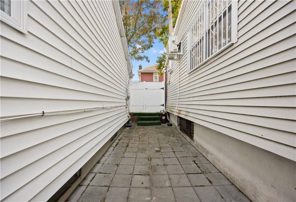 1105 Williams Court, Brooklyn, New York 11235, 3 Bedrooms Bedrooms, ,2 BathroomsBathrooms,Residential,For Sale,Williams,486775