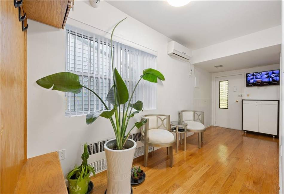 1105 Williams Court, Brooklyn, New York 11235, 3 Bedrooms Bedrooms, ,2 BathroomsBathrooms,Residential,For Sale,Williams,486775