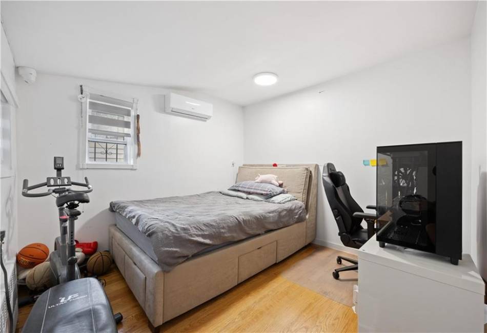 1105 Williams Court, Brooklyn, New York 11235, 3 Bedrooms Bedrooms, ,2 BathroomsBathrooms,Residential,For Sale,Williams,486775