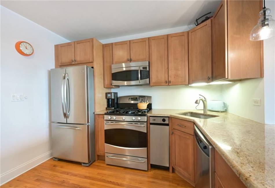 100-06 Shorefront Parkway, Queens, New York 11694, 2 Bedrooms Bedrooms, ,2 BathroomsBathrooms,Residential,For Sale,Shorefront,486874