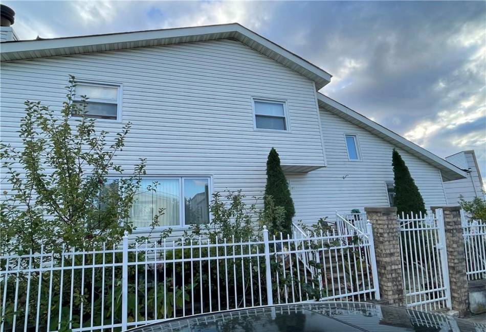 70 Manchester Drive, Staten Island, New York 10312, 3 Bedrooms Bedrooms, ,3 BathroomsBathrooms,Residential,For Sale,Manchester,486913