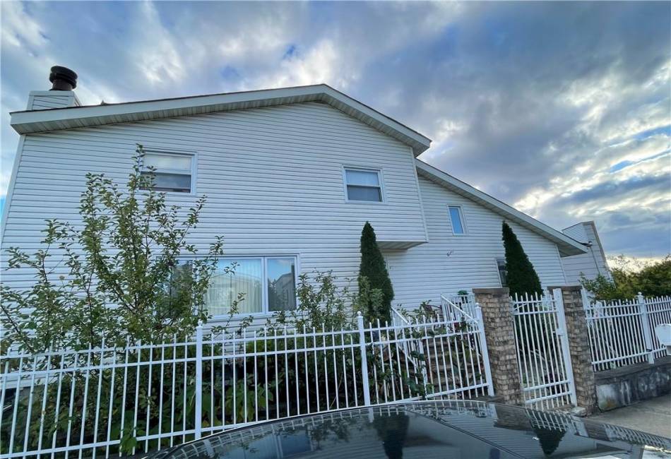 70 Manchester Drive, Staten Island, New York 10312, 3 Bedrooms Bedrooms, ,3 BathroomsBathrooms,Residential,For Sale,Manchester,486913