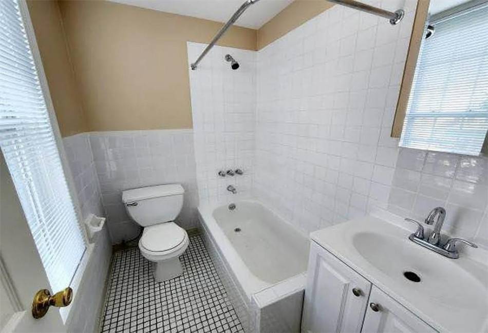 432 52nd Street, Brooklyn, New York 11220, 1 Bedroom Bedrooms, ,1 BathroomBathrooms,Rental,For Sale,52nd,486916