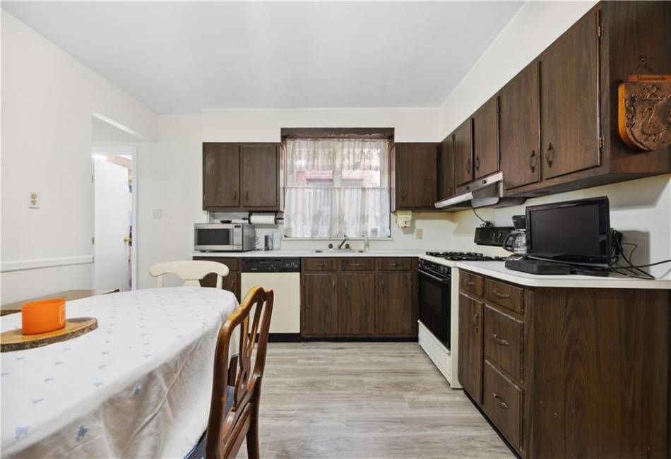 322 97th Street, Brooklyn, New York 11209, 5 Bedrooms Bedrooms, ,3 BathroomsBathrooms,Residential,For Sale,97th,486867