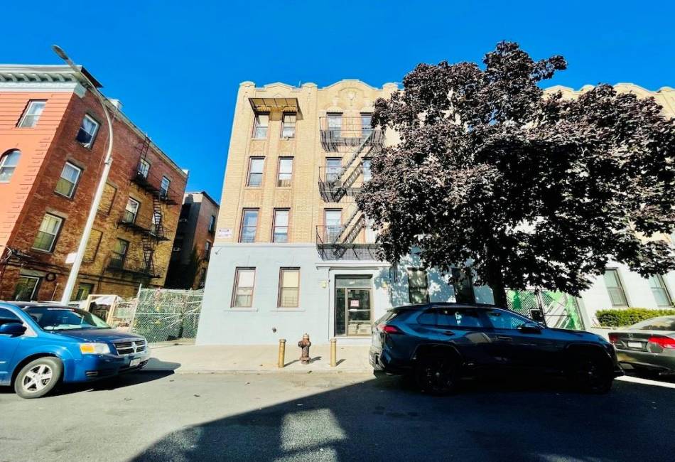 208 Bay 22nd Street, Brooklyn, New York 11214, 2 Bedrooms Bedrooms, ,1 BathroomBathrooms,Residential,For Sale,Bay 22nd,486909