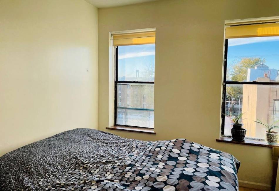 208 Bay 22nd Street, Brooklyn, New York 11214, 2 Bedrooms Bedrooms, ,1 BathroomBathrooms,Residential,For Sale,Bay 22nd,486909