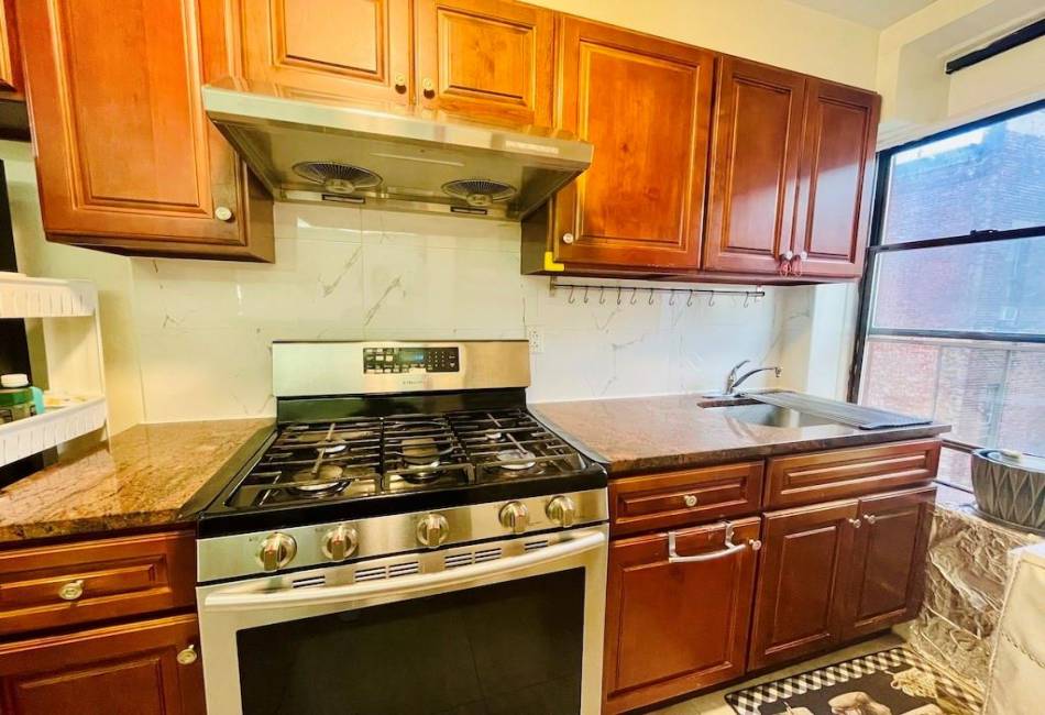 208 Bay 22nd Street, Brooklyn, New York 11214, 2 Bedrooms Bedrooms, ,1 BathroomBathrooms,Residential,For Sale,Bay 22nd,486909